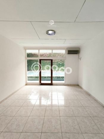 Disewakan! Rumah 4 Kamar Tidur &
3 Kamar Mandi di Kemang, Jakarta Selatan Disewakan! Rumah 4 Kamar Tidur &
3 Kamar Mandi di Kemang, Jakarta Selatan
