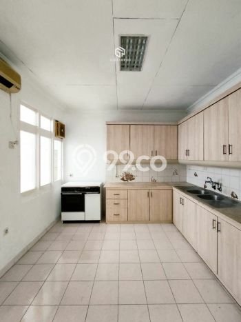 Disewakan! Rumah 4 Kamar Tidur &
3 Kamar Mandi di Kemang, Jakarta Selatan Disewakan! Rumah 4 Kamar Tidur &
3 Kamar Mandi di Kemang, Jakarta Selatan