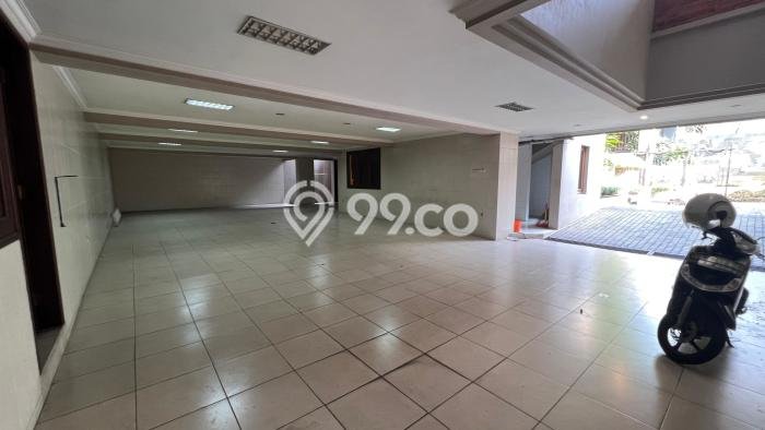 Rumah Kondisi Baik Disewakan di Pondok Indah, Jakarta Selatan LT 675m2, LB 750m2 Rumah Kondisi Baik Disewakan di Pondok Indah, Jakarta Selatan LT 675m2, LB 750m2