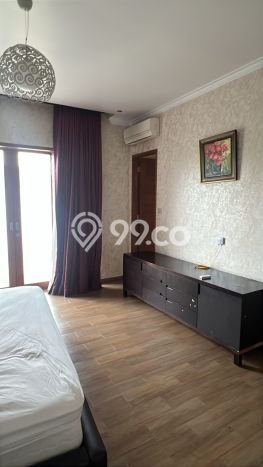 Disewakan! Rumah 3 Kamar Tidur &
3 Kamar Mandi di Kemang, Jakarta Selatan Disewakan! Rumah 3 Kamar Tidur &
3 Kamar Mandi di Kemang, Jakarta Selatan