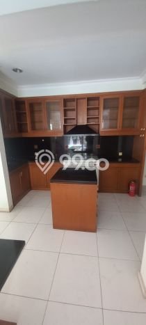 Rumah area Senayan, Dekat Stasiun, 5 KM, Luas 450m² LB 400m² Rumah area Senayan, Dekat Stasiun, 5 KM, Luas 450m² LB 400m²