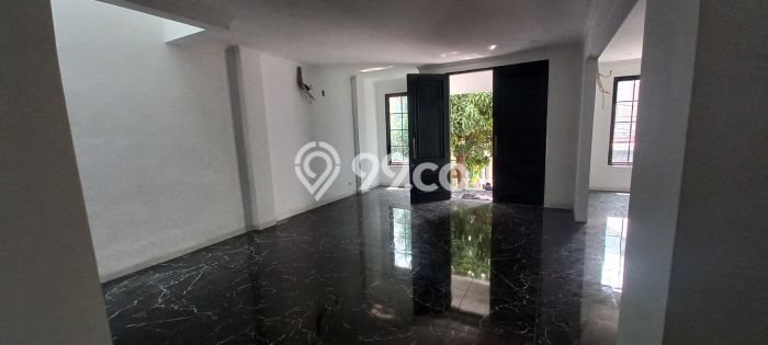 PENAWARAN TERBAIK! Rumah Strategis area Pondok Indah, Luas 120m² LB 302m² PENAWARAN TERBAIK! Rumah Strategis area Pondok Indah, Luas 120m² LB 302m²