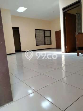 SPECIAL OFFER! Rumah area Pulo Gadung, 3 KT, Lingkungan Asri, Luas 180m² Bangunan 220m² SPECIAL OFFER! Rumah area Pulo Gadung, 3 KT, Lingkungan Asri, Luas 180m² Bangunan 220m²