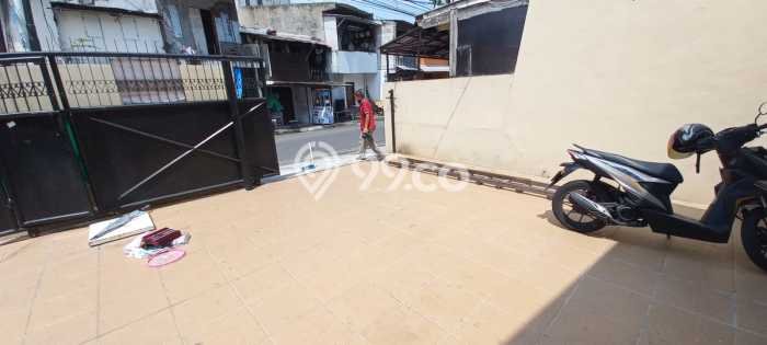 SPECIAL OFFER! Rumah area Pulo Gadung, 3 KT, Lingkungan Asri, Luas 180m² Bangunan 220m² SPECIAL OFFER! Rumah area Pulo Gadung, 3 KT, Lingkungan Asri, Luas 180m² Bangunan 220m²