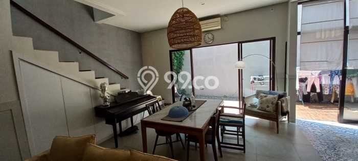 Rumah di Pondok Labu, Jakarta Selatan, LT 137m² LB 140m² Rumah di Pondok Labu, Jakarta Selatan, LT 137m² LB 140m²