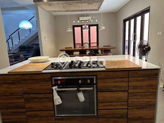 SPECIAL OFFER! Rumah di Cilandak, 3 KM, Lingkungan Asri, LT 239m² LB 343m² SPECIAL OFFER! Rumah di Cilandak, 3 KM, Lingkungan Asri, LT 239m² LB 343m²
