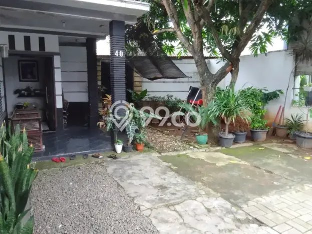 KESEMPATAN TERBAIK! Rumah Asri area Pasar Rebo, Luas 236m² Bangunan 90m² KESEMPATAN TERBAIK! Rumah Asri area Pasar Rebo, Luas 236m² Bangunan 90m²