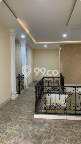 NEW LISTING! Rumah Strategis area Mampang Prapatan, LT 150m² Bangunan 300m² NEW LISTING! Rumah Strategis area Mampang Prapatan, LT 150m² Bangunan 300m²