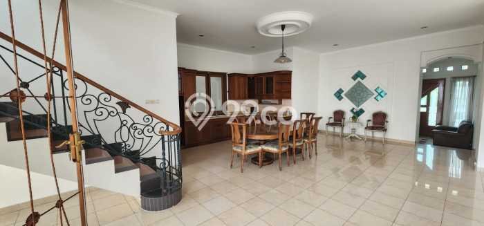 Rumah Lokasi Strategis di Kelapa Gading, Jakarta Utara, LT 337m² Bangunan 400m² Rumah Lokasi Strategis di Kelapa Gading, Jakarta Utara, LT 337m² Bangunan 400m²