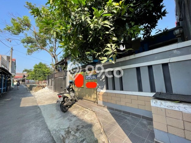 Rumah Lingkungan Asri di Tanjung Barat, Jakarta Selatan, Luas 132m² LB 70m² Rumah Lingkungan Asri di Tanjung Barat, Jakarta Selatan, Luas 132m² LB 70m²