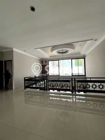 Jual Rumah Luas Megah Dengan View Eksklusif di Pondok Kelapa, Jakarta Timur Jual Rumah Luas Megah Dengan View Eksklusif di Pondok Kelapa, Jakarta Timur