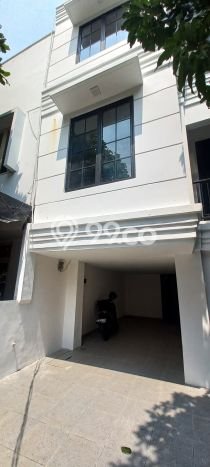 PENAWARAN TERBAIK! Rumah Strategis area Pondok Indah, Luas 120m² LB 302m² PENAWARAN TERBAIK! Rumah Strategis area Pondok Indah, Luas 120m² LB 302m²