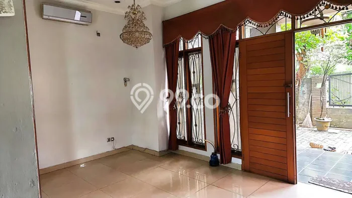 PREMIUM CHOICE! Rumah kawasan Senayan, 4 KT, Lingkungan Asri, Luas 300m² Bangunan 430m² PREMIUM CHOICE! Rumah kawasan Senayan, 4 KT, Lingkungan Asri, Luas 300m² Bangunan 430m²