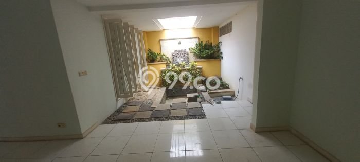 Rumah area Senayan, Dekat Stasiun, 5 KM, Luas 450m² LB 400m² Rumah area Senayan, Dekat Stasiun, 5 KM, Luas 450m² LB 400m²