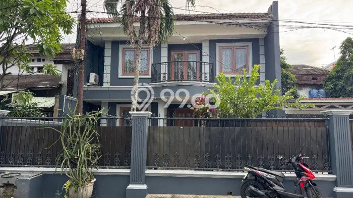 RECOMMENDED! Rumah di Fatmawati, 3 KM, Area Premium, Luas 200m² Bangunan 180m² RECOMMENDED! Rumah di Fatmawati, 3 KM, Area Premium, Luas 200m² Bangunan 180m²