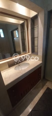 Rumah area Senayan, Dekat Stasiun, 5 KM, Luas 450m² LB 400m² Rumah area Senayan, Dekat Stasiun, 5 KM, Luas 450m² LB 400m²