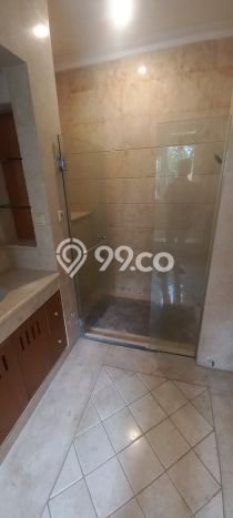 Rumah area Senayan, Dekat Stasiun, 5 KM, Luas 450m² LB 400m² Rumah area Senayan, Dekat Stasiun, 5 KM, Luas 450m² LB 400m²