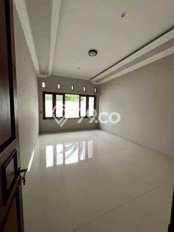 Jual Rumah Luas Megah Dengan View Eksklusif di Pondok Kelapa, Jakarta Timur Jual Rumah Luas Megah Dengan View Eksklusif di Pondok Kelapa, Jakarta Timur