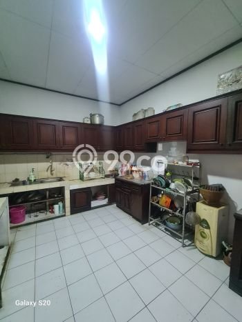Rumah Elit LB 334m2 Siap Pakai Desain Elegan di Srengseng, Jakarta Barat Rumah Elit LB 334m2 Siap Pakai Desain Elegan di Srengseng, Jakarta Barat