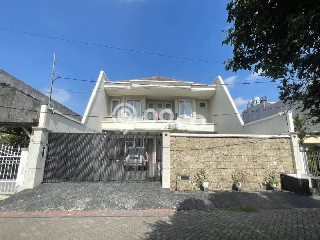 NEW LISTING! Rumah Strategis di Darmo permai, Luas 415m2m² LB 500m2m² NEW LISTING! Rumah Strategis di Darmo permai, Luas 415m2m² LB 500m2m²