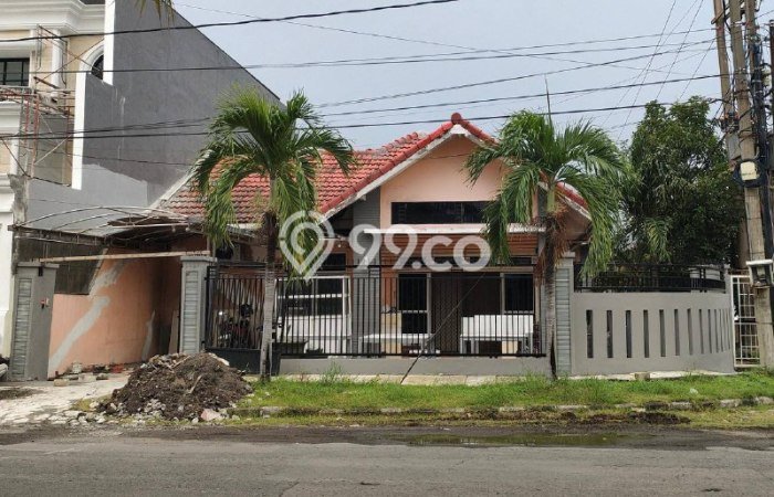 Rumah di Rungkut, Surabaya, LT 223m2m² LB 223m2m² Rumah di Rungkut, Surabaya, LT 223m2m² LB 223m2m²