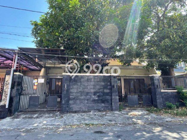 Rumah Elit Modern Tanpa Renovasi di Manyar Surabaya Rumah Elit Modern Tanpa Renovasi di Manyar Surabaya