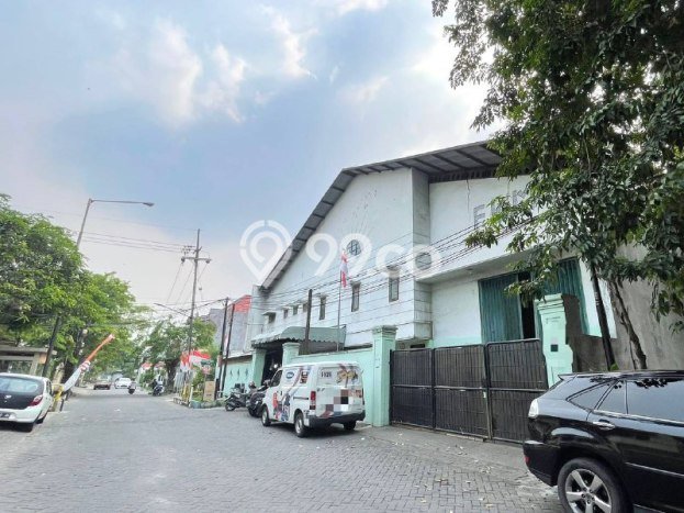 LOKASI PREMIUM! Gudang Kawasan Darmo permai, Luas 850m2m², Jalan Utama LOKASI PREMIUM! Gudang Kawasan Darmo permai, Luas 850m2m², Jalan Utama