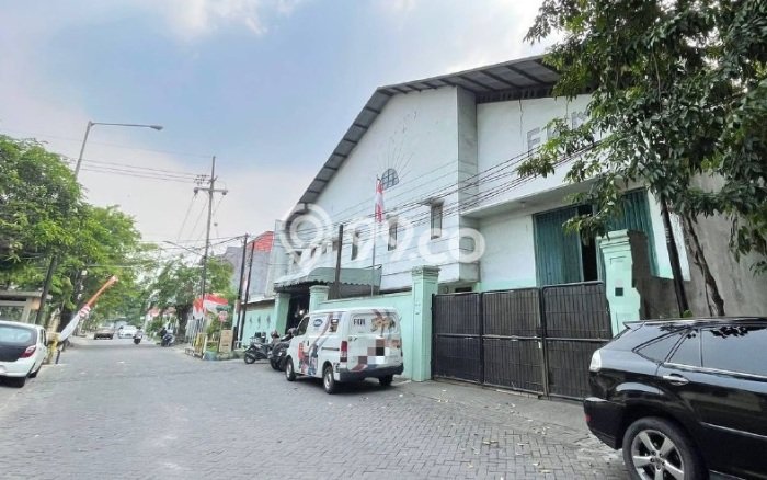LOKASI PREMIUM! Gudang Kawasan Darmo permai, Luas 850m2m², Jalan Utama LOKASI PREMIUM! Gudang Kawasan Darmo permai, Luas 850m2m², Jalan Utama