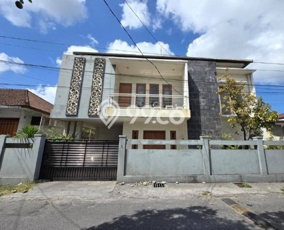 Rumah Strategis Seminyak, Badung, Luas 150m² Bangunan 250m² Rumah Strategis Seminyak, Badung, Luas 150m² Bangunan 250m²