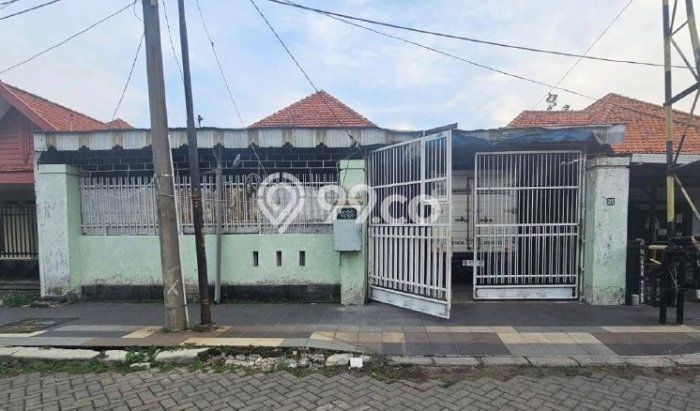 Ready to Use! Premium House LT 231m2 Desain Elegan di Raya Darmo Ready to Use! Premium House LT 231m2 Desain Elegan di Raya Darmo