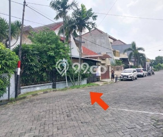 For Sale! Luxury House LT 240m2 Desain Elegan di Surabaya Kota For Sale! Luxury House LT 240m2 Desain Elegan di Surabaya Kota