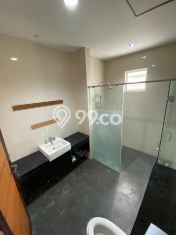 Ready to Use! Luxury House LT 701m2 Desain Modern di Soekarno Hatta Ready to Use! Luxury House LT 701m2 Desain Modern di Soekarno Hatta