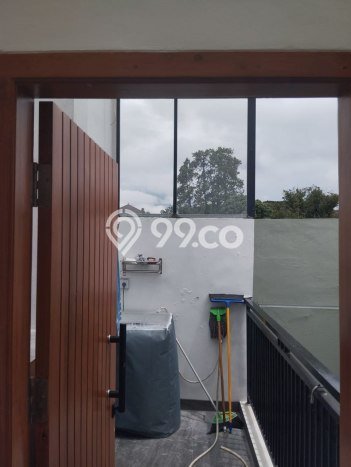 Rumah Modern Minimalis 4 Kamar Siap Huni di Blimbing Rumah Modern Minimalis 4 Kamar Siap Huni di Blimbing