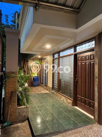 Ready to Use! Luxury House LT 200m2 Desain Modern di Surabaya Kota Ready to Use! Luxury House LT 200m2 Desain Modern di Surabaya Kota