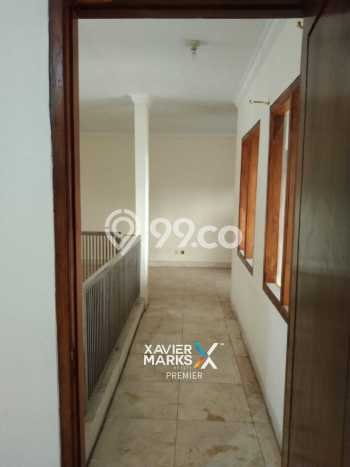 Hunian Elit LB 500m2 Siap Pakai Desain Elegan di Pakuwon, Surabaya Hunian Elit LB 500m2 Siap Pakai Desain Elegan di Pakuwon, Surabaya
