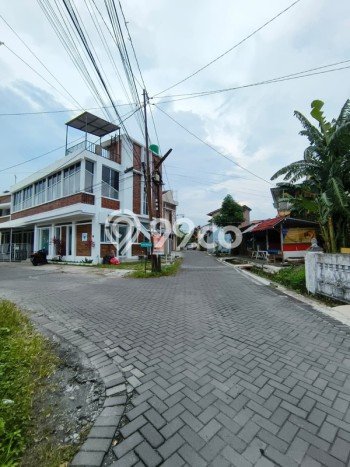 Unit Kost Dijual di Sleman dengan 12 Kamar Area Ramai Unit Kost Dijual di Sleman dengan 12 Kamar Area Ramai