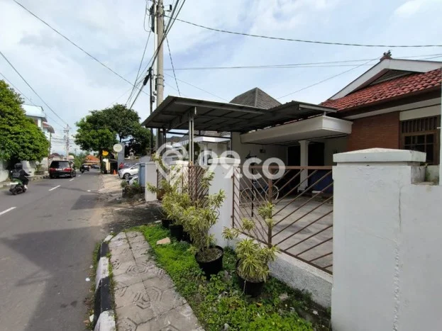 Rumah Luxury Modern Siap Huni di Kota Baru Yogyakarta Rumah Luxury Modern Siap Huni di Kota Baru Yogyakarta