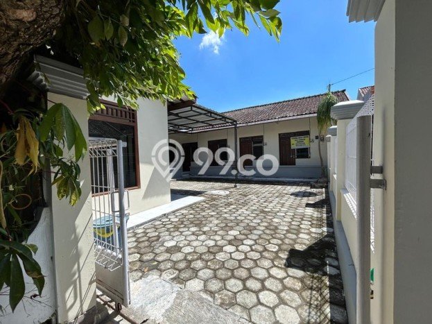 Dijual Segera Kost 7 Kamar, 2 Kamar Mandi di Wirobrajan, Yogyakarta, Luas 106m2 Dijual Segera Kost 7 Kamar, 2 Kamar Mandi di Wirobrajan, Yogyakarta, Luas 106m2