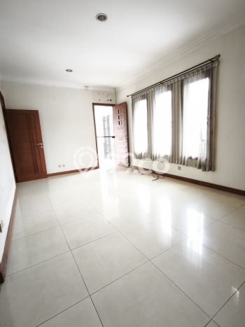 Rumah sewa siap pakai 4 Kamar Tidur di Singgasana, Bandung Rumah sewa siap pakai 4 Kamar Tidur di Singgasana, Bandung