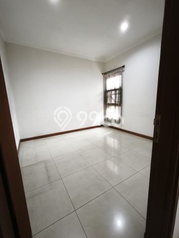 Rumah sewa siap pakai 4 Kamar Tidur di Singgasana, Bandung Rumah sewa siap pakai 4 Kamar Tidur di Singgasana, Bandung