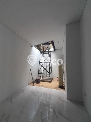 INVESTASI TEPAT! Rumah area Dayeuhkolot, Luas 100m2m² Bangunan 70m2m² INVESTASI TEPAT! Rumah area Dayeuhkolot, Luas 100m2m² Bangunan 70m2m²