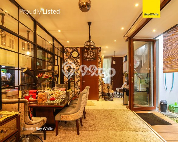 Rumah Mewah LB 135m2 Siap Pakai Desain Elegan di Bintaro, Tangerang Selatan Rumah Mewah LB 135m2 Siap Pakai Desain Elegan di Bintaro, Tangerang Selatan