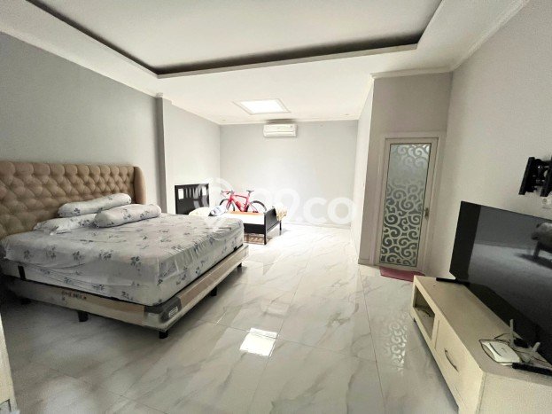 Rumah Mewah LB 240m2 Siap Huni Desain Elegan di Bintaro, Tangerang Selatan Rumah Mewah LB 240m2 Siap Huni Desain Elegan di Bintaro, Tangerang Selatan