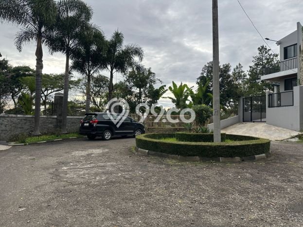 KESEMPATAN TERBAIK! Rumah Nyaman di , Luas 749m2m² Bangunan 420m2m² KESEMPATAN TERBAIK! Rumah Nyaman di , Luas 749m2m² Bangunan 420m2m²