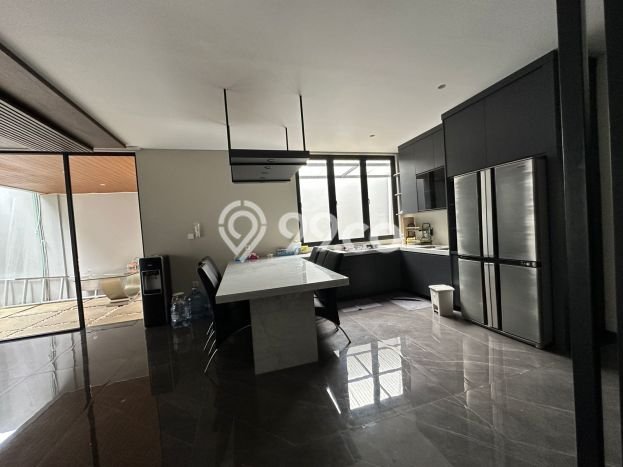 Rumah Nyaman dengan Luas Tanah 314m2m² dan Luas Bangunan 350m2m² di Area , Bandung Rumah Nyaman dengan Luas Tanah 314m2m² dan Luas Bangunan 350m2m² di Area , Bandung