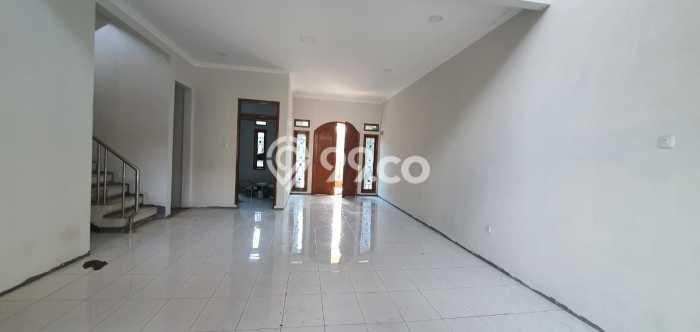 Rumah Mewah LB 350m2 Siap Pakai Desain Elegan di Taman Holis Indah, Bandung Rumah Mewah LB 350m2 Siap Pakai Desain Elegan di Taman Holis Indah, Bandung