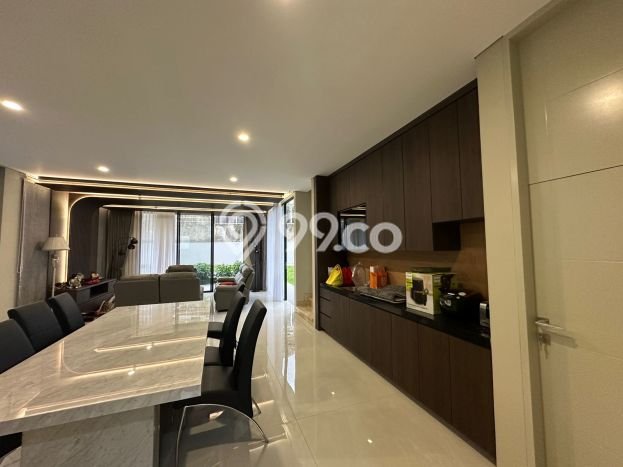 KESEMPATAN TERBAIK! Rumah Nyaman di , Luas 749m2m² Bangunan 420m2m² KESEMPATAN TERBAIK! Rumah Nyaman di , Luas 749m2m² Bangunan 420m2m²