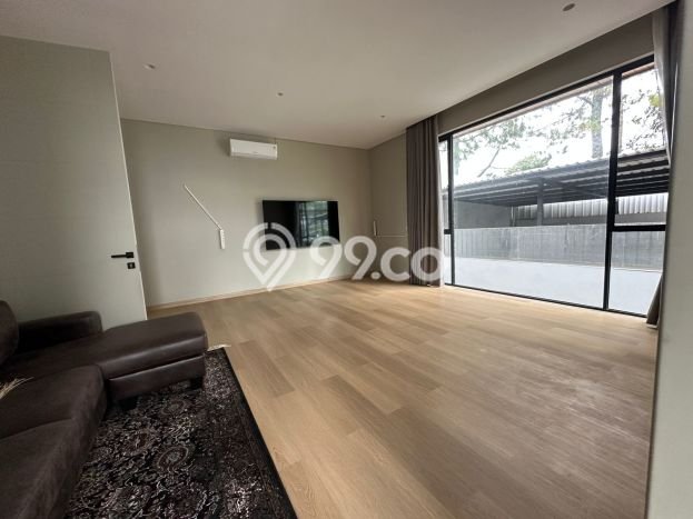 Rumah Nyaman dengan Luas Tanah 314m2m² dan Luas Bangunan 350m2m² di Area , Bandung Rumah Nyaman dengan Luas Tanah 314m2m² dan Luas Bangunan 350m2m² di Area , Bandung