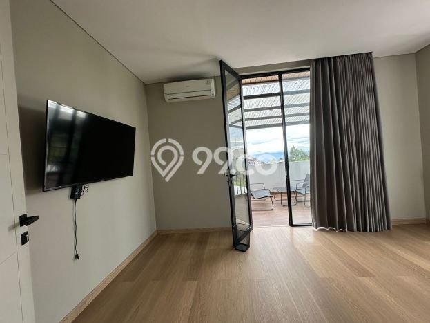 Rumah Nyaman dengan Luas Tanah 314m2m² dan Luas Bangunan 350m2m² di Area , Bandung Rumah Nyaman dengan Luas Tanah 314m2m² dan Luas Bangunan 350m2m² di Area , Bandung