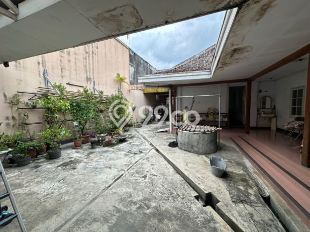 Rumah Elit LB 300m2 Siap Pakai Desain Elegan di Gatot Subroto, Bandung Rumah Elit LB 300m2 Siap Pakai Desain Elegan di Gatot Subroto, Bandung
